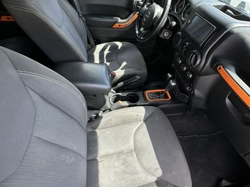 Used 2015 Jeep Wrangler Unlimited Rubicon w/ Connectivity Group image 13