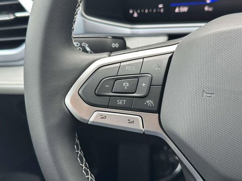 New 2026 Volkswagen Taos SE image 17