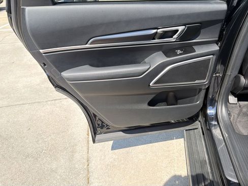 Used 2024 Kia Telluride S w/ S Sunroof Package FWD image 22