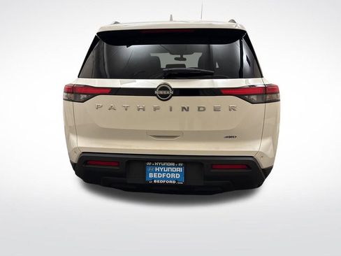 Used 2025 Nissan Pathfinder SV image 6