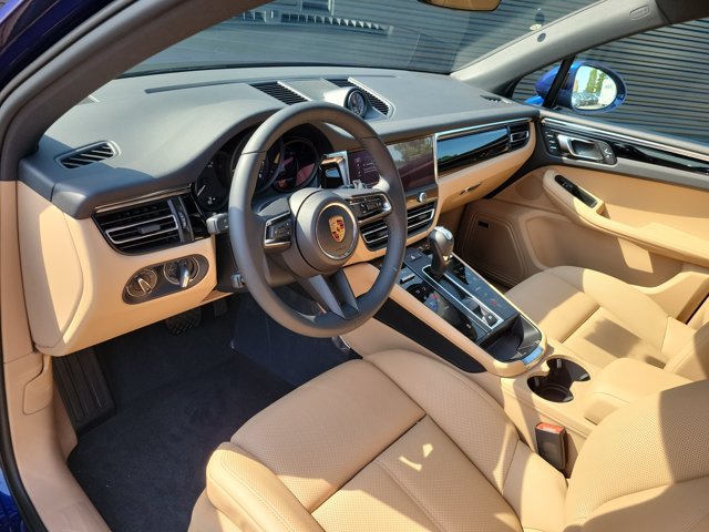 Used 2026 Porsche Macan AWD/4WD image 4