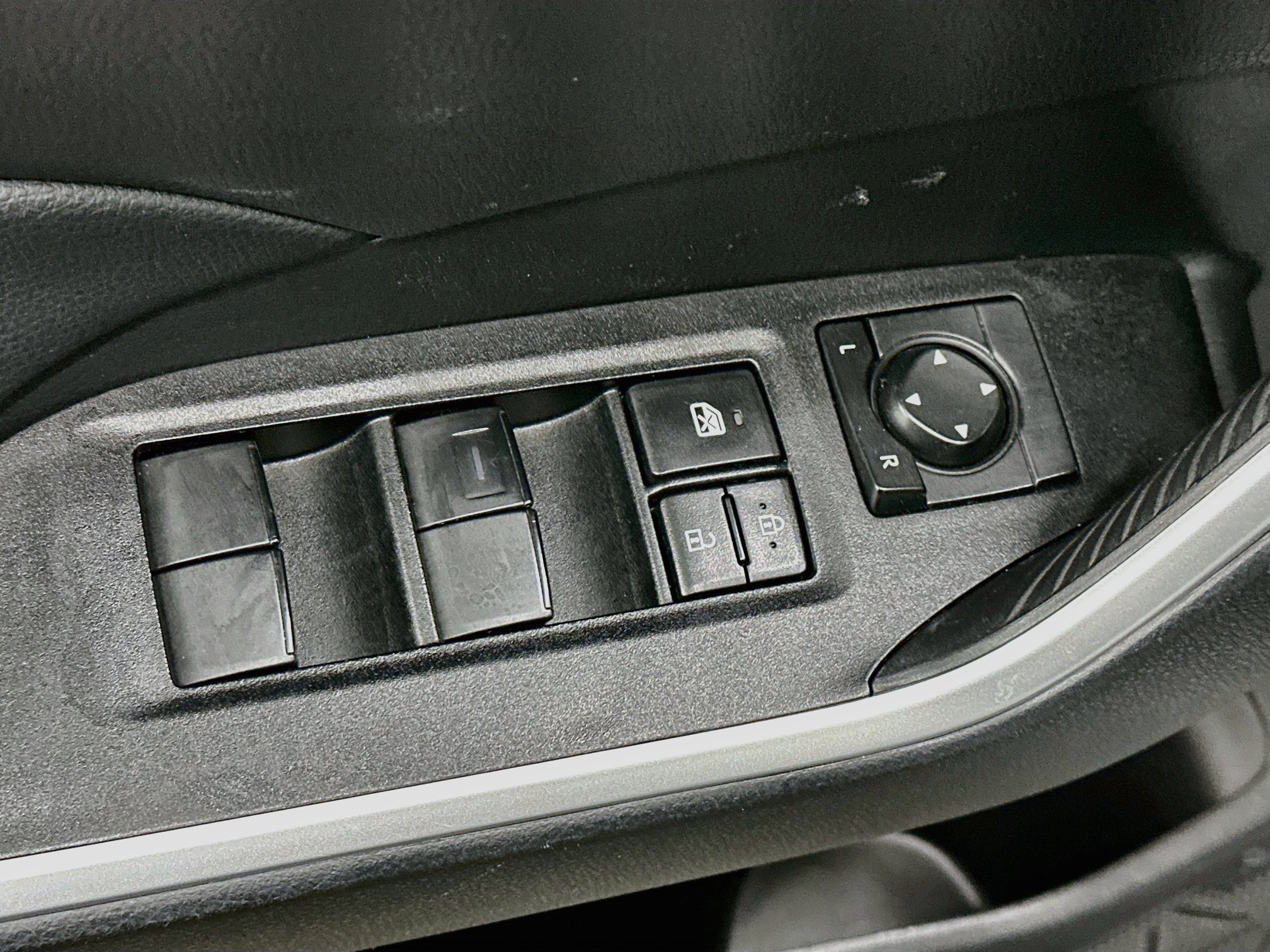 Used 2025 Toyota RAV4 LE AWD/4WD image 15