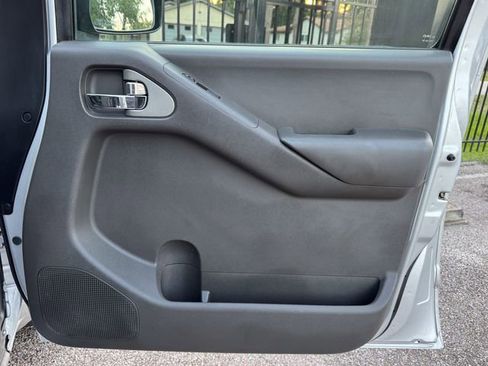 Used 2009 Nissan Frontier SE w/ SE Value Truck Pkg image 27