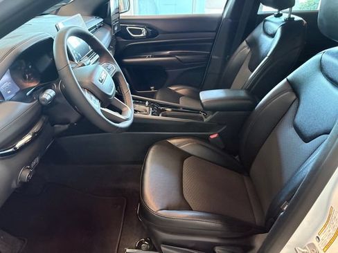 New 2026 Jeep Compass Latitude AWD/4WD image 8