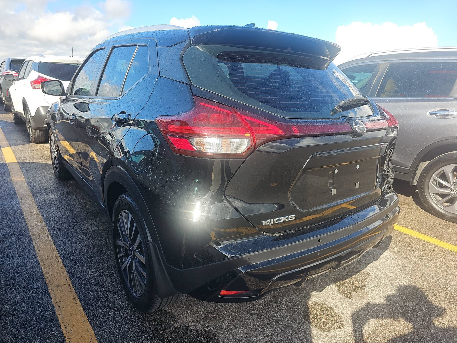 Used 2022 Nissan Kicks SV w/ Interior Electronics Package FWD image 2
