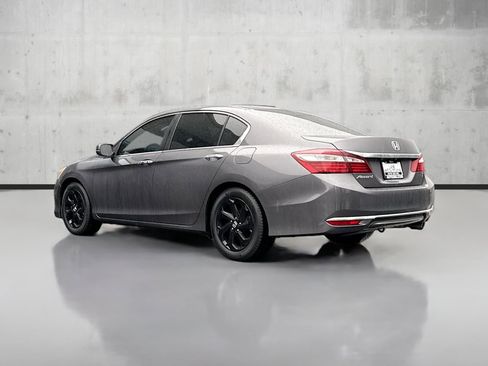 Used 2017 Honda Accord EX image 5
