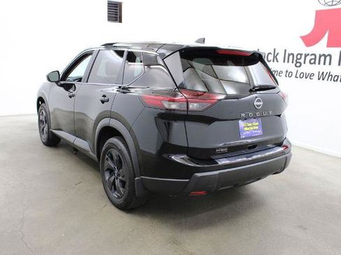 Certified 2026 Nissan Rogue SV FWD image 3