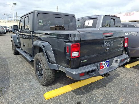 Used 2023 Jeep Gladiator Overland AWD/4WD image 6