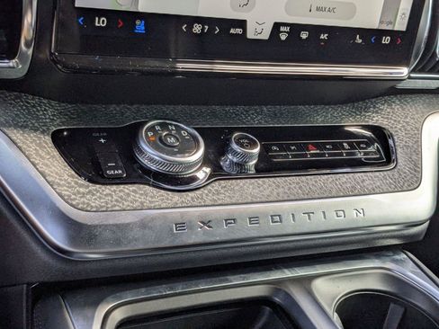 Used 2025 Ford Expedition Tremor AWD/4WD image 16