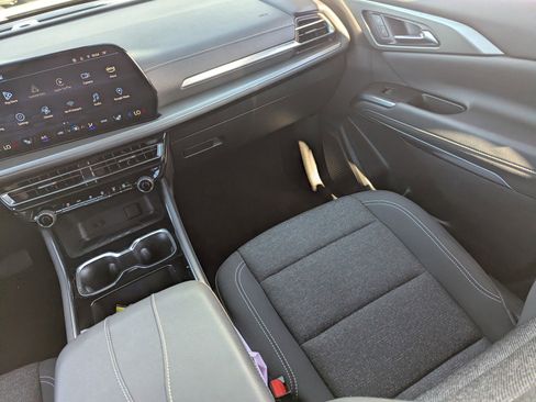 Certified 2025 Chevrolet Traverse LT image 19