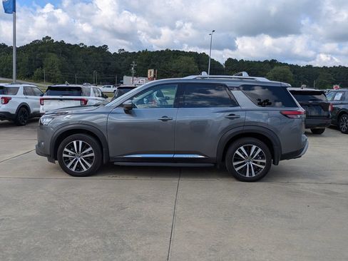 Used 2025 Nissan Pathfinder Platinum w/ Cargo Package FWD image 5