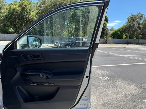 Used 2024 Nissan Pathfinder SV FWD image 32
