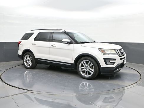 Used 2016 Ford Explorer Limited w/ Equipment Group 301A FWD image 17