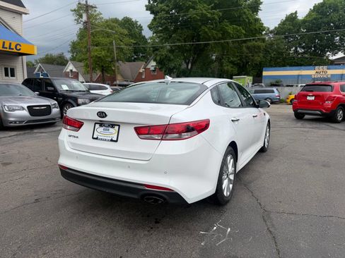 Used 2018 Kia Optima LX w/ 17" Alloy Wheels Package FWD image 8