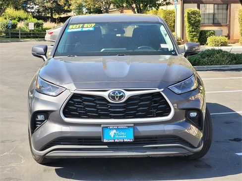 Used 2023 Toyota Highlander LE image 3