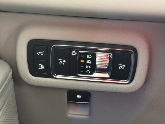 Used 2026 Lincoln Nautilus Premier AWD/4WD image 11