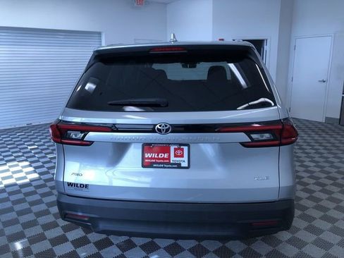Used 2025 Toyota Grand Highlander AWD image 16