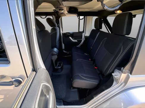 Used 2015 Jeep Wrangler Unlimited Sahara AWD/4WD image 18