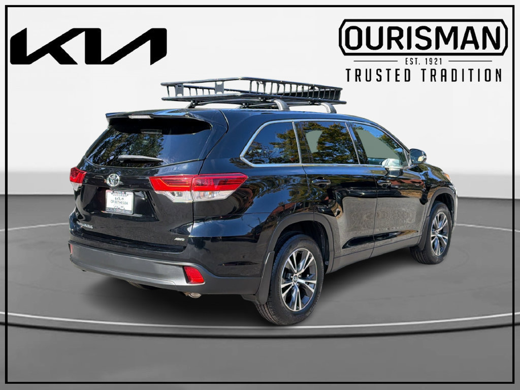 Used 2019 Toyota Highlander LE AWD/4WD image 4