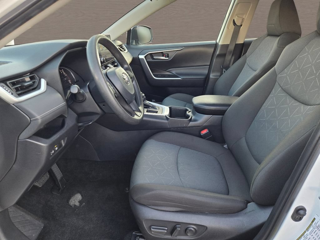 Used 2025 Toyota RAV4 XLE FWD image 21