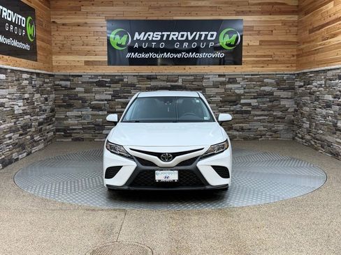 Used 2020 Toyota Camry SE image 3