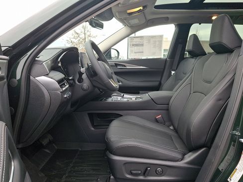 New 2026 INFINITI QX60 Luxe w/ Family Package image 9