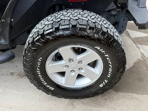 Used 2018 Jeep Wrangler Sport AWD/4WD image 34