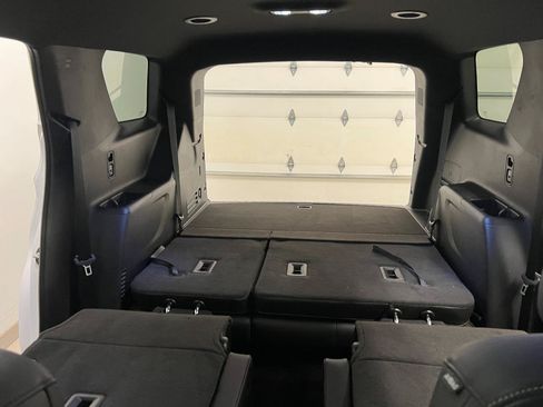 Used 2023 Chevrolet Traverse LT FWD image 26