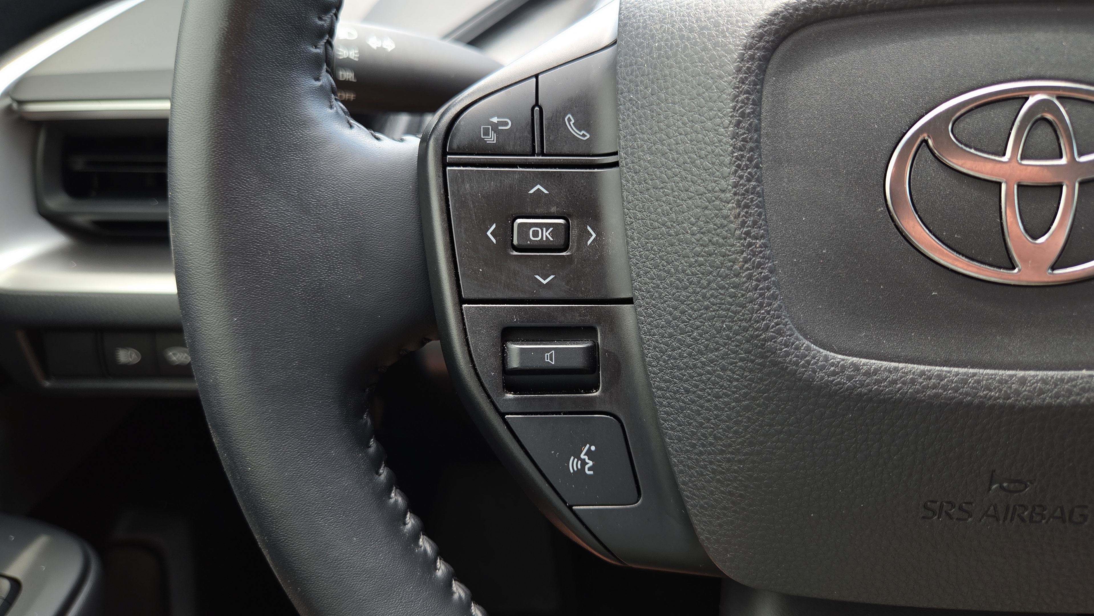 Certified 2026 Toyota Prius LE FWD image 24