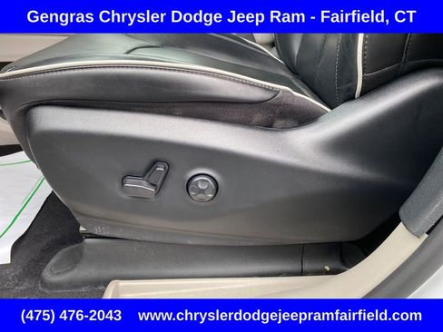 Certified 2024 Chrysler Pacifica Limited FWD image 13