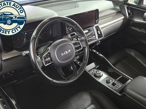 Used 2022 Kia Sorento EX w/ Panoramic Sunroof Package AWD/4WD image 11