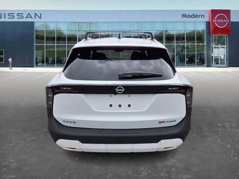New 2026 Nissan Kicks SR w/ Cold Weather Package image 6
