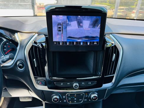 Used 2020 Chevrolet Traverse LT w/ LT Premium Package AWD/4WD image 18
