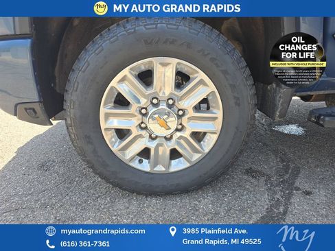 Used 2024 Chevrolet Silverado 3500 High Country w/ Technology Package AWD/4WD image 28
