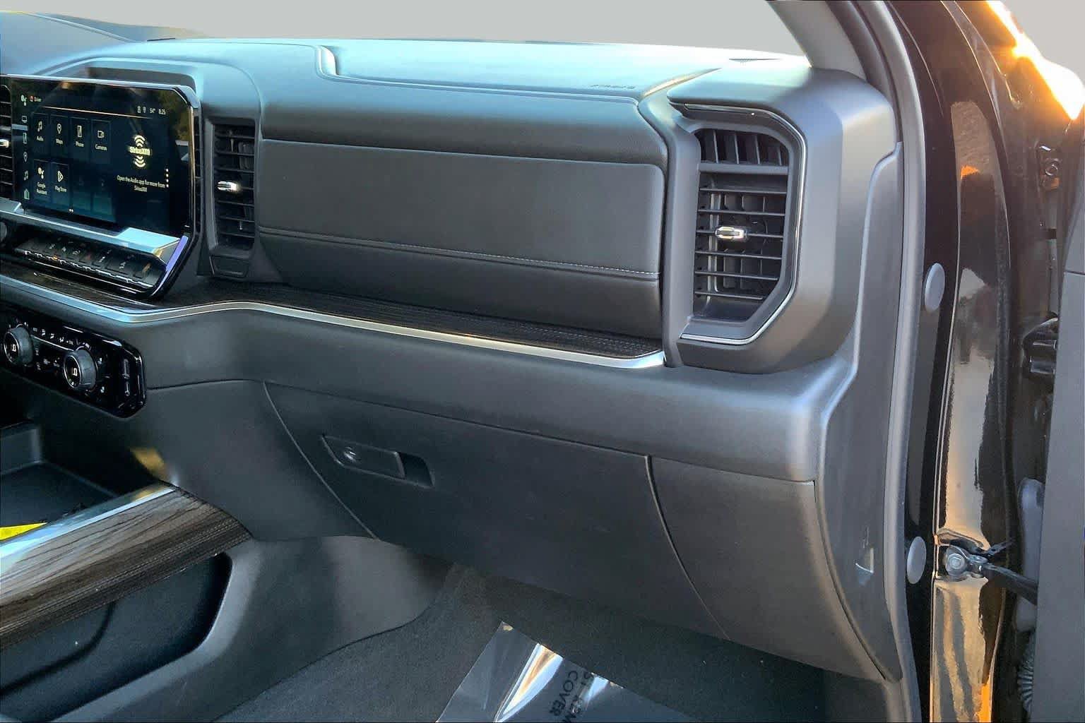 Used 2025 Chevrolet Silverado 2500 LT w/ Trail Boss Package AWD/4WD image 15