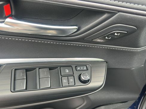 Used 2023 Toyota Venza Limited AWD/4WD image 8