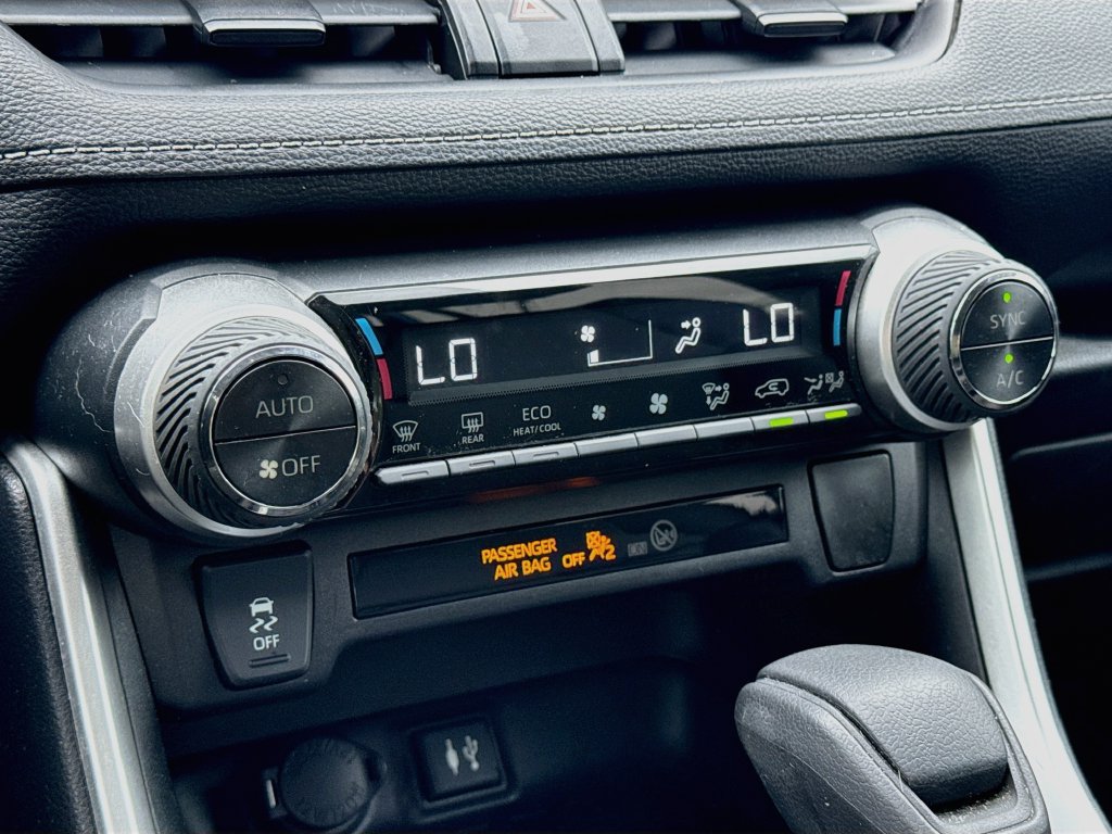 Used 2019 Toyota RAV4 XLE FWD image 19
