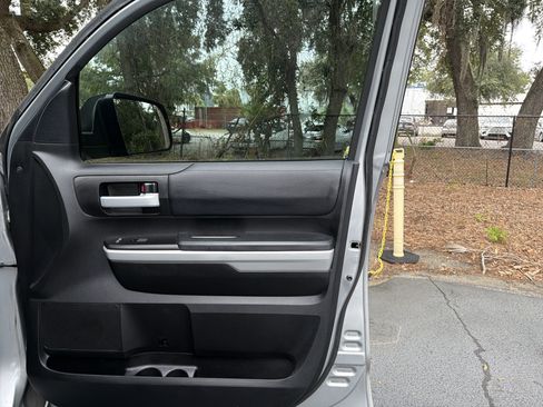 Used 2018 Toyota Tundra SR5 w/ SR5 Upgrade Package RWD image 39