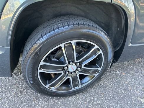 Used 2019 GMC Acadia Denali w/ Technology Package AWD/4WD image 16