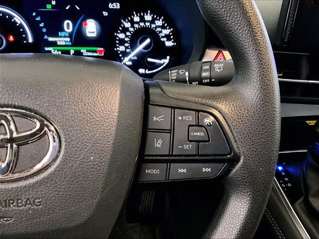 Used 2025 Toyota Sienna LE FWD image 18