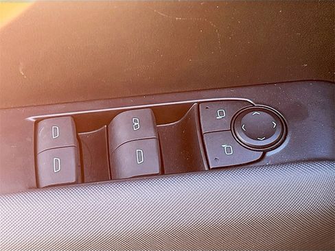 Used 2024 Chevrolet Colorado Z71 w/ LPO, Dark Essentials Package image 18