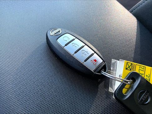 Used 2022 Nissan Frontier SV image 28