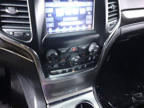 Used 2018 Jeep Grand Cherokee Limited image 16