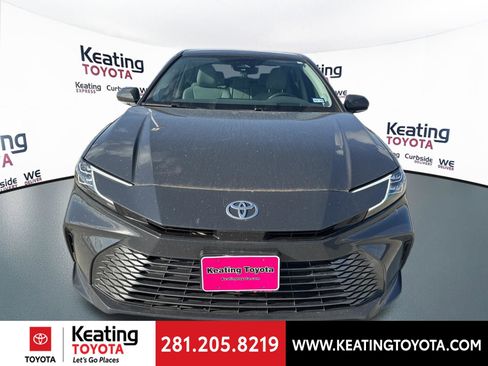 Used 2025 Toyota Camry XLE image 2