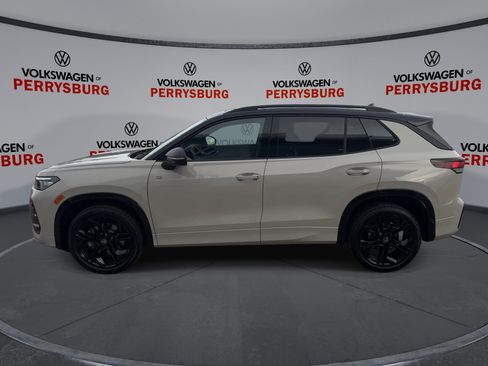 New 2026 Volkswagen Tiguan SE R-Line image 5