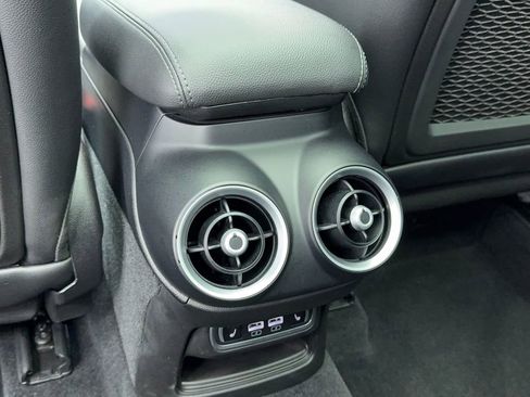 Used 2022 Alfa Romeo Stelvio AWD image 33