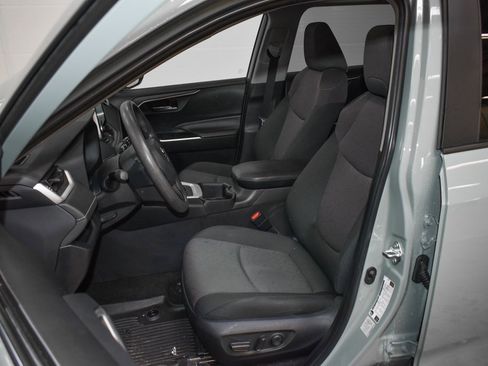 Used 2023 Toyota RAV4 XLE image 19