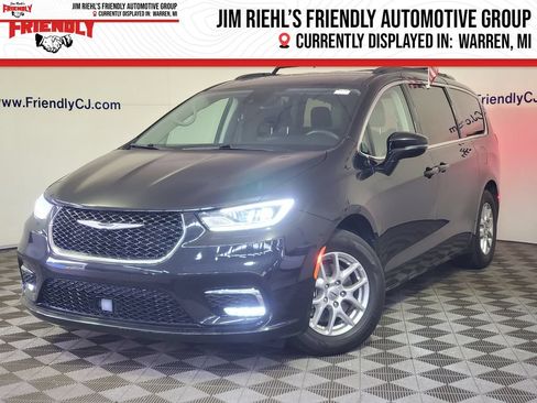 Used 2022 Chrysler Pacifica Touring-L FWD image 1