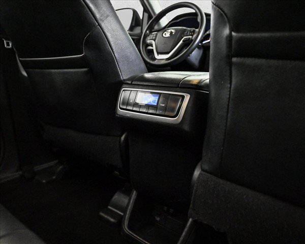 Used 2017 Toyota Highlander XLE w/ Protection Package #3 AWD/4WD image 18