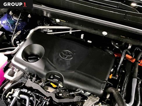 Certified 2021 Toyota Venza LE image 32